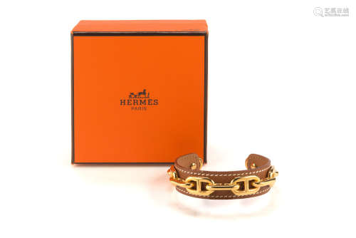 HERMESHazelnut leather with applied gilt-metal chain cuff bracelet, with original box