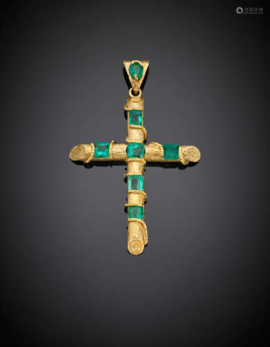 Yellow gold cross with seven emeralds, g 9.39, length cm 6.50, width cm 4.50 circa.