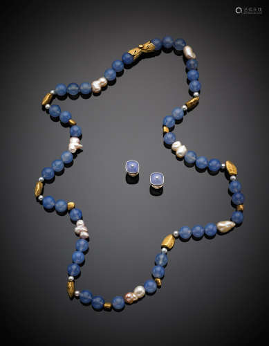 Lot comprising chalcedony bead, baroque pearl and yellow gold 
