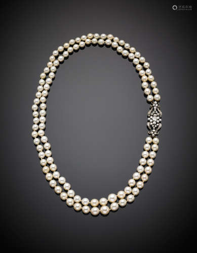 Two strand white graduated cultured pearl necklace with white gold diamond clasp, in all ct. 1.50 circa, in all g 83.50, length cm 54 circa. Diam. pearl from mm 6.50 to mm 10.00