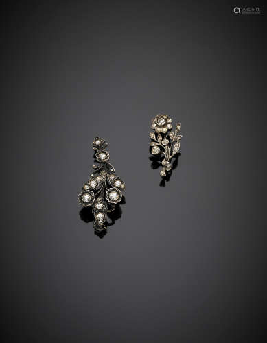 Two silver and vitreous paste flower brooches, in all g 6.5.