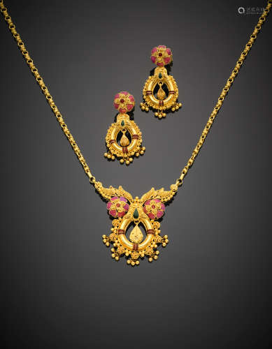 Cambodian jewellery set composed of necklace and earrings in 20 K yellow gold. green, pink and red enamel, in all g 43.10, length cm 55 circa.