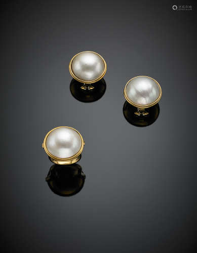 Yellow gold and mab? pearl d. mm 20 ca. demi-parure comprising a pair of earrings and a ring g 34.66 size 10/50.