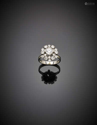 White gold ct. 0.80 circa diamond and diamond surround flower ring, g 5.01 size 12/52.