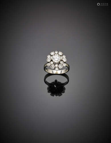 White gold ct. 0.80 circa diamond and diamond surround flower ring, g 5.01 size 12/52.