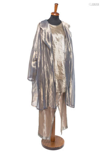 KRIZIALot comprising a jacket and a sleeveless-tunic and pant suit in silk blend (size 42)