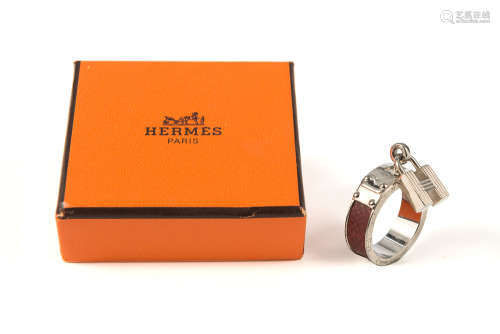 HERMESMetal and leather scarf ring with hanging logo. Original box