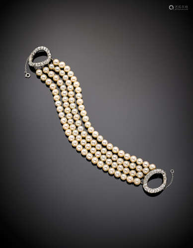 Four strand pearl bracelet with white gold diamond clasp, g 50.08, length cm 20.50 circa.