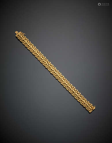 Yellow gold knotted modular bracelet, g 24.70, length cm 18.50, width cm 1.25 circa. Marked 410 MI
