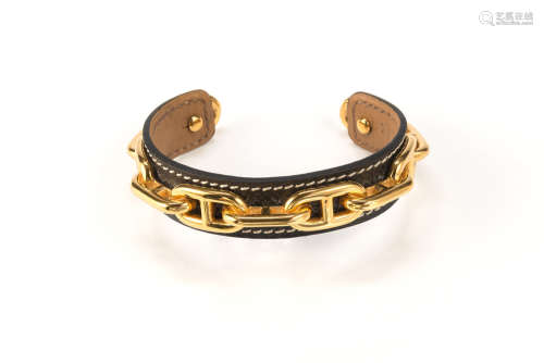 HERMESBrwown leather with an applied  gilt-metal metal chain cuff bracelet., with original pouch size M