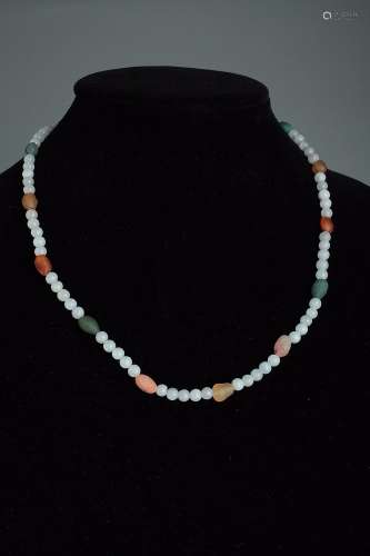 A Chinese jadeite jade and agate necklace,