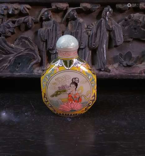 Collectible Chinese Translucent Enameled Porcelain Snuff Bottle