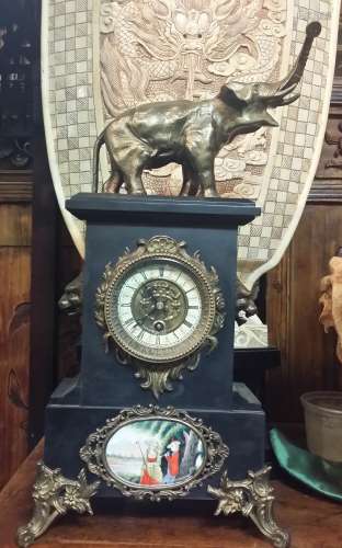 Fine Vintage Elaborative Mantle Clock