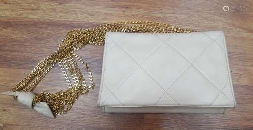Vintage Chanel Bag (Creamy White)