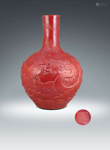 清  雕瓷紅釉龍紋天球瓶