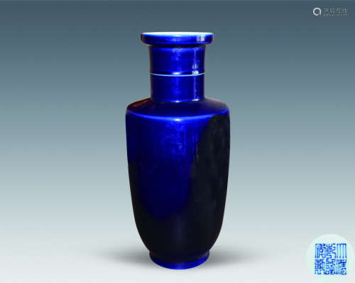 乾隆款霁蓝釉棒槌瓶