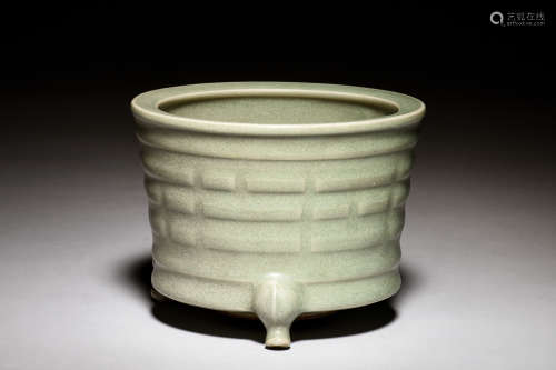 LONGQUAN WARE TRIPOD CENSER