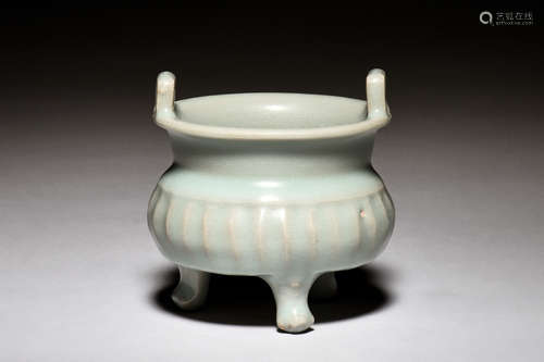 LONGQUAN WARE TRIPOD CENSER