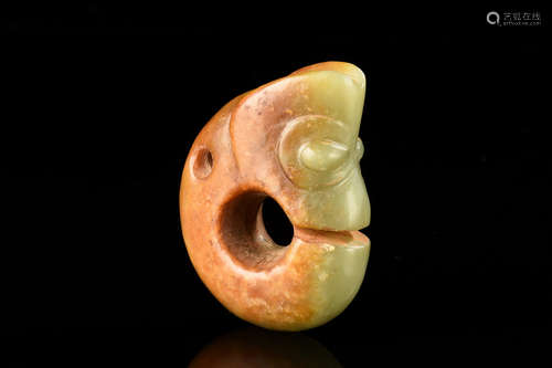 JADE CARVED 'PIG DRAGON' ORNAMENT