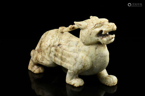 ARCHAIC JADE CARVED 'MYTHICAL BEAST' FIGURE