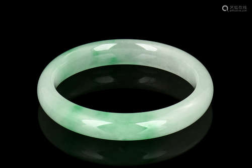 JADEITE ROUND BANGLE WITH AIGL CERTIFICATE