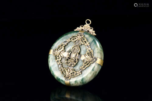 JADEITE DISC ORNAMENT WITH GILT GUANYIN