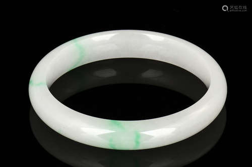 JADEITE ROUND BANGLE WITH AIGL CERTIFICATE