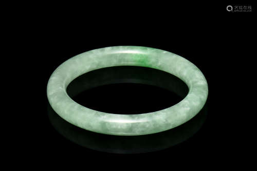 ICY JADEITE ROUND BANGLE WITH AIGL CERTIFICATE