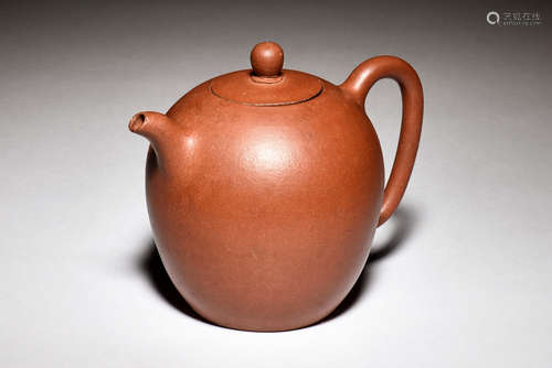 ZHONG FANG: YIXING ZISHA OVOID TEAPOT