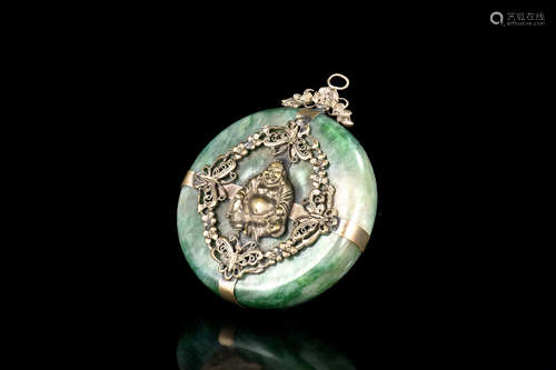 JADEITE DISC ORNAMENT WITH GILT MAITREYA BUDDHA MILEFO