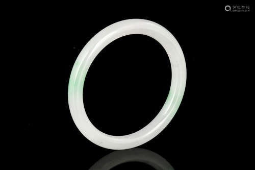 JADEITE ROUND BANGLE WITH AIGL CERTIFICATE