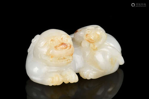 JADE CARVED 'LIONS' FIGURE