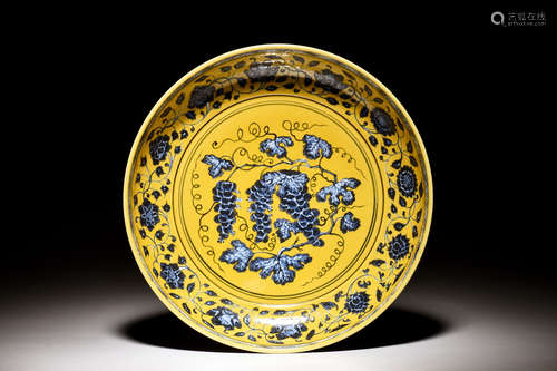 BLUE AND WHITE YELLOW GROUND 'GRAPES' CHARGER