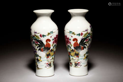 PAIR OF FAMILLE ROSE 'CHICKEN' BOTTLE VASES