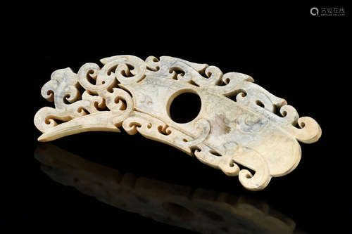 ARCHAIC JADE CARVED CHICKEN-HEART SHAPED PENDANT