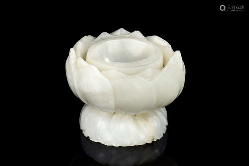 WHITE JADE CARVED 'LOTUS' PEDESTAL