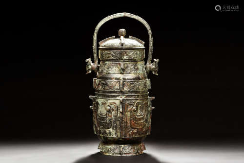 ARCHAIC BRONZE CAST RITUAL VESSEL WITH HANDLE AND LID