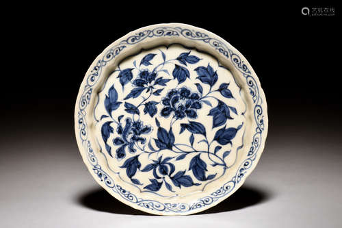 BLUE AND WHITE 'FLOWERS' DISH