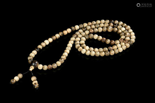 STRAND OF 108 KALIMANTAN AGARWOOD PRAYER BEADS