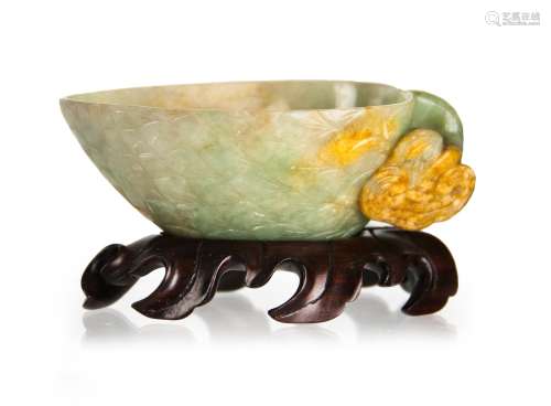 HETIAN JADE CARVED LIBATION CUP ON STAND碧玉帶皮蟠桃式杯