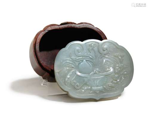 BOX WITH CARVED JADE COVER;QING DYNASTY(1644-1912)清 和田白玉蓋盒