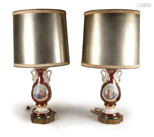 PAIR 22K GILT PORCELAIN LAMPS鎏金瓷胎檯燈一對