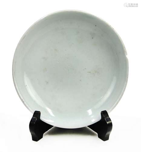 A KOREAN WHITE GLAZEDPLATE, JOSEON DYNASTY朝鮮王朝（1392-1897）白瓷盤