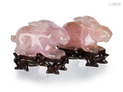 PAIR OF ROSE QUARTZ CARVED RABBITS粉石英兔狀擺件一對