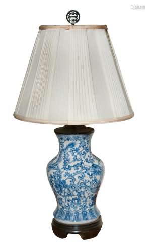 BLUE AND WHITE DRAGON VASE LAMP青花檯燈