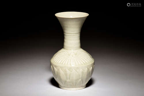 YUE WARE 'WINGS' BOTTLE VASE