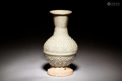 YUE WARE BOTTLE VASE WITH ARCHAIC PATTERNS