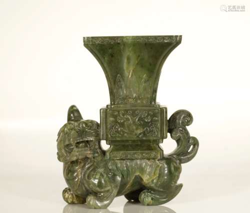 \\Chinese Spinach Jade Foo Dog Vase, Qianlong