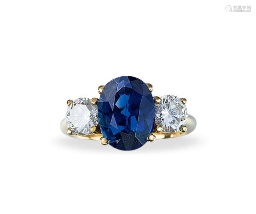 18K黄金镶钻石“马达加斯加~皇家蓝”蓝宝石戒指