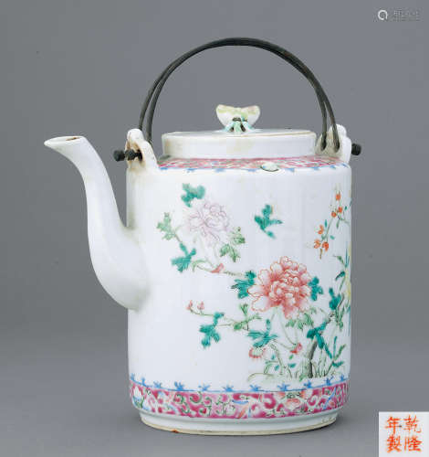 民国 粉彩花卉纹茶壶